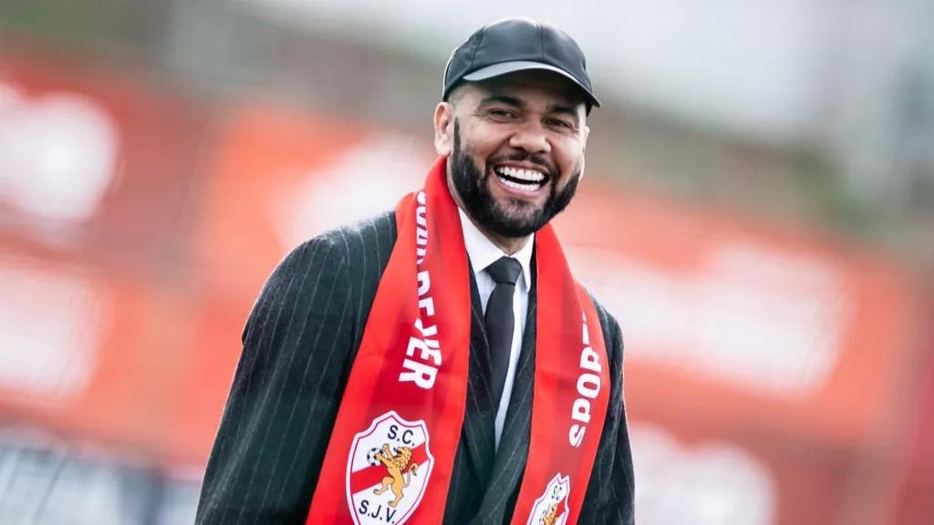 葡媒：阿尔维斯已收购葡乙球队全部股份，并将注册为该队球员